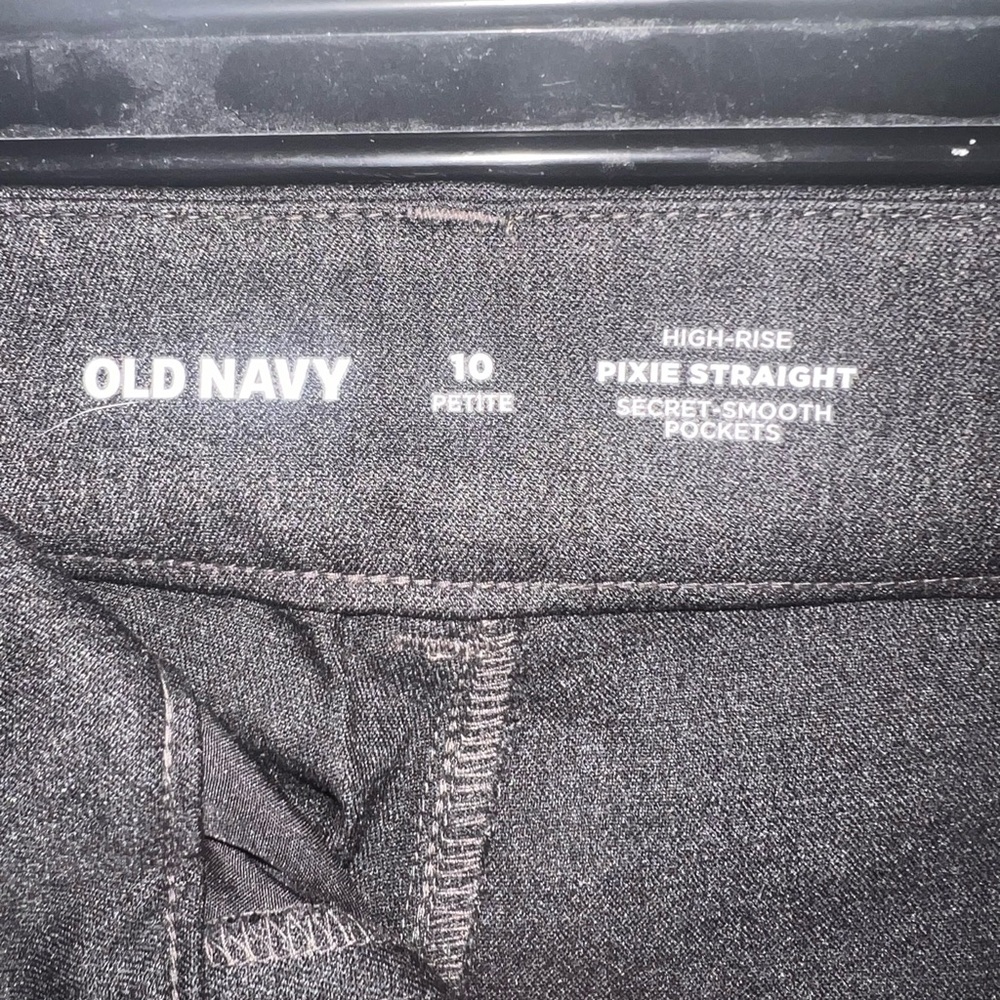 NWT Old Navy High Waisted Pixie Straight Ankle Pants. 10 petite